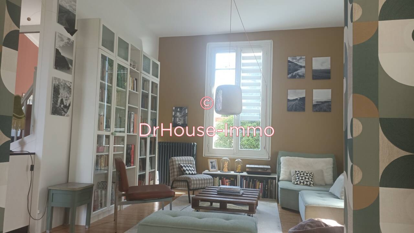 Maison 10 pièces de 235 m² - Valence (26000)