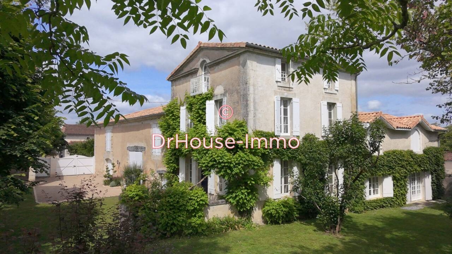 Maison 8 pièces de 267 m² - Ribérac (24600)