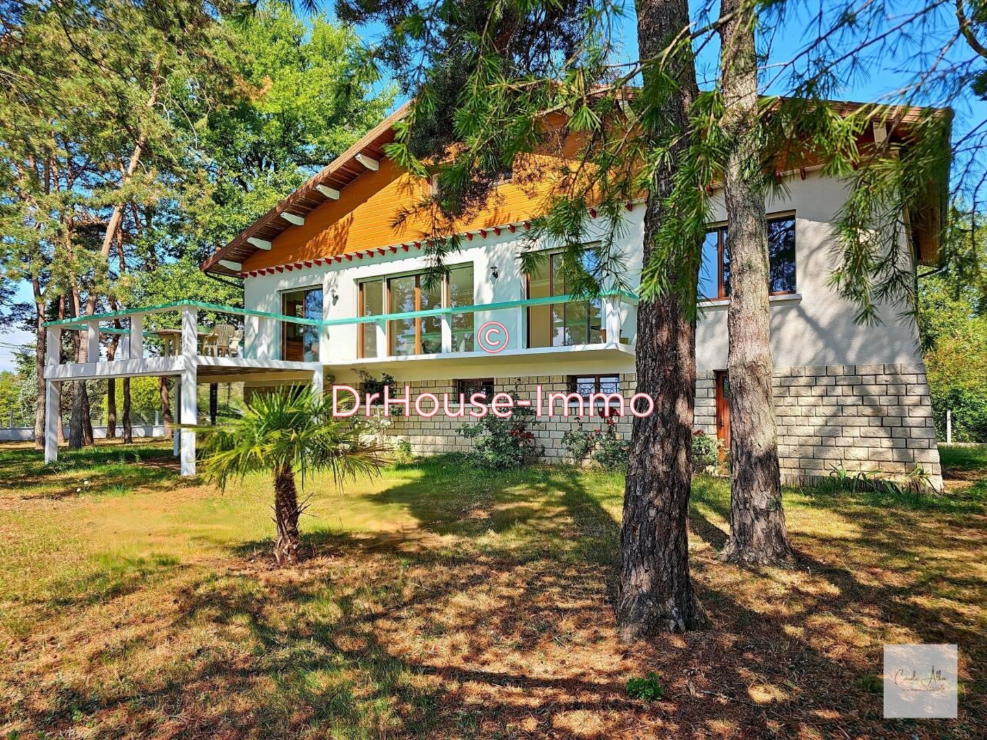 Maison 9 pièces de 210 m² - Peschadoires (63920)