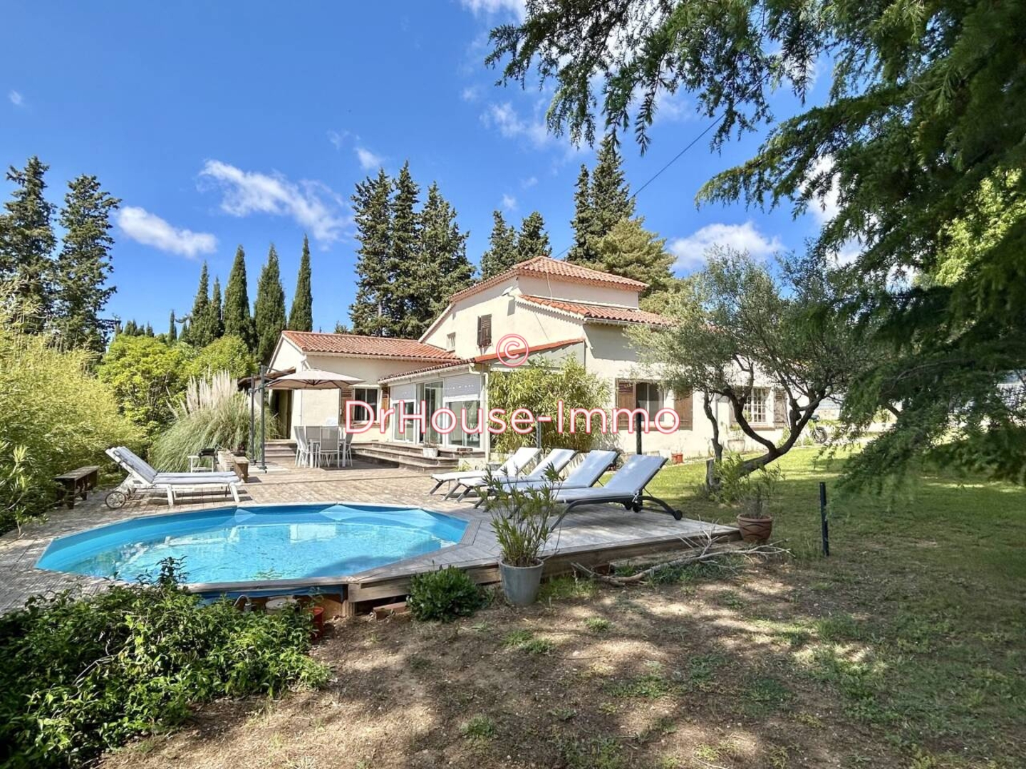 Maison 7 pièces de 175 m² - Villecroze (83690)