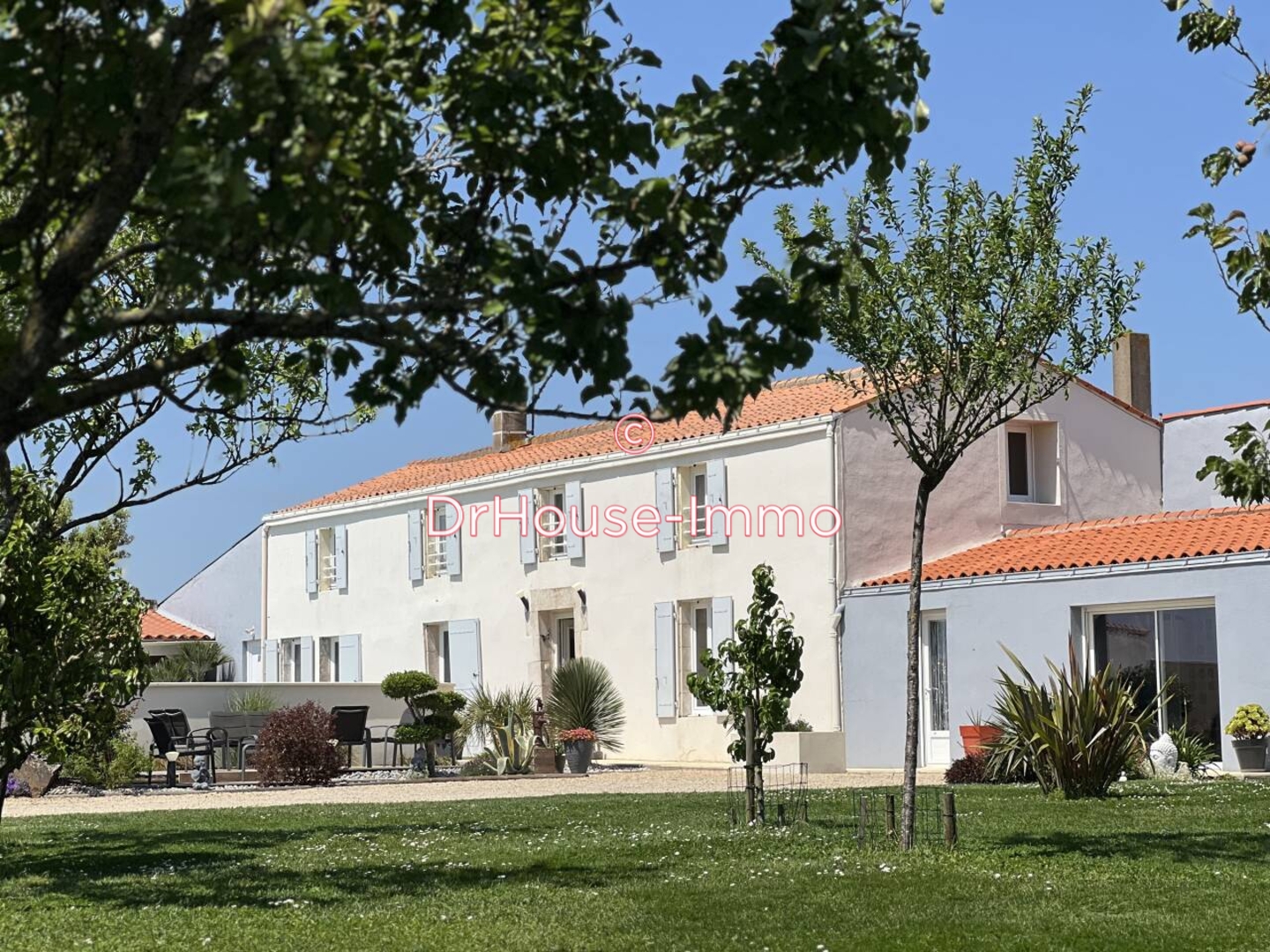 Maison 7 pièces de 249 m² - Luçon (85400)