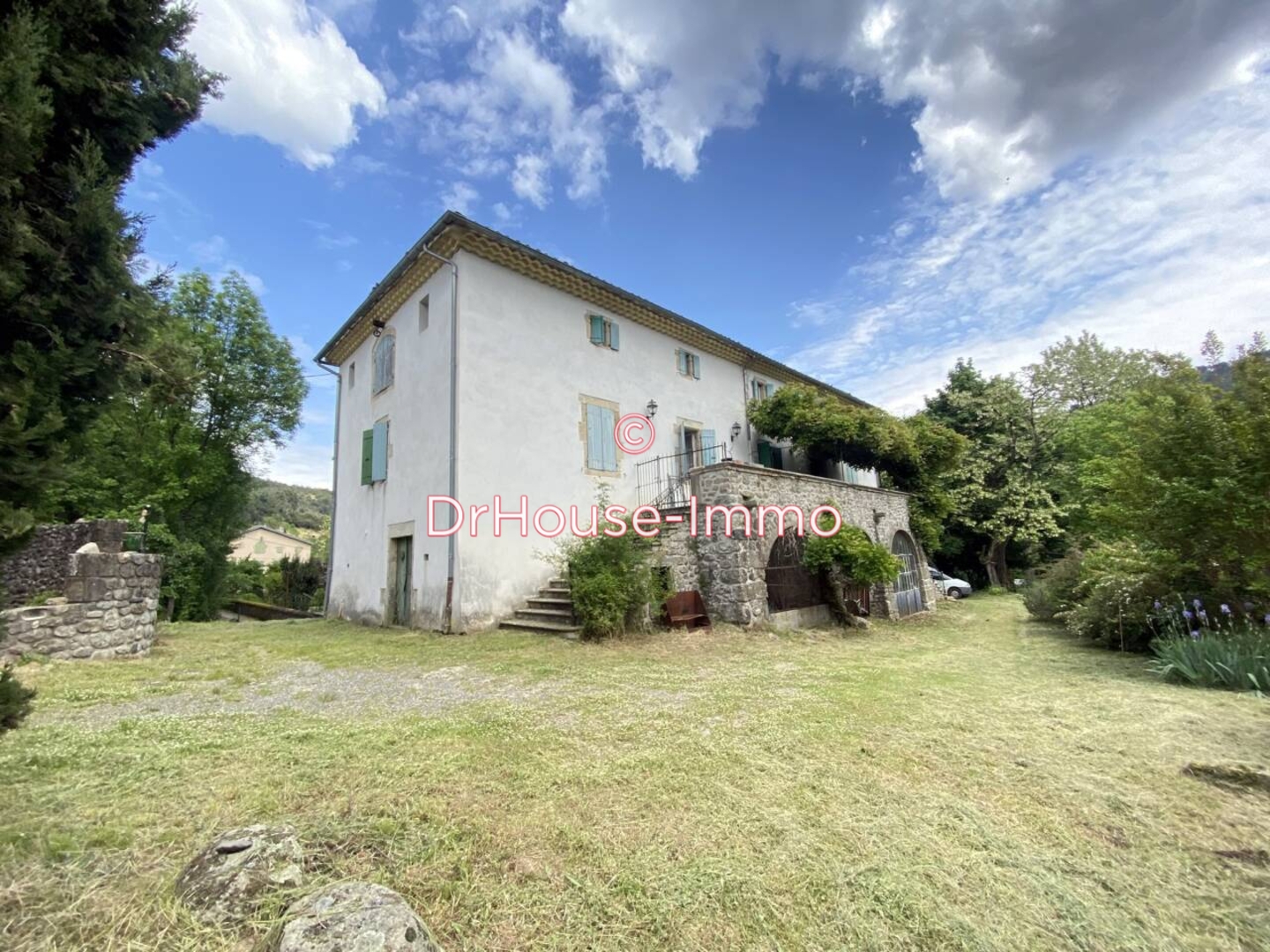 Maison 12 pièces de 341 m² - Prades (07380)