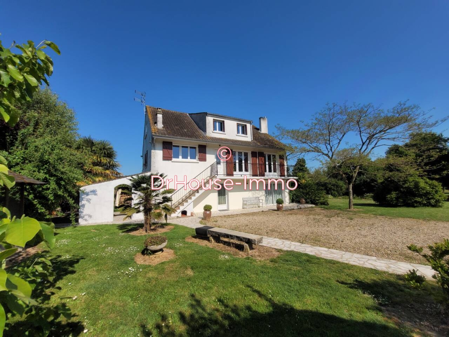 Maison 10 pièces de 245 m² - La Selle-sur-le-Bied (45210)