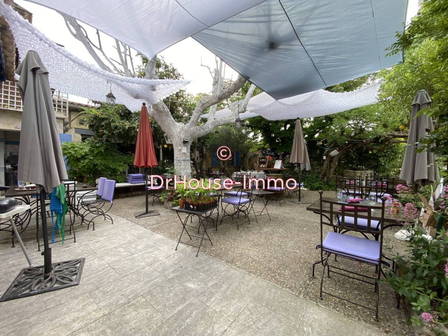 Maison 11 pièces de 315 m² - Fontvieille (13990)