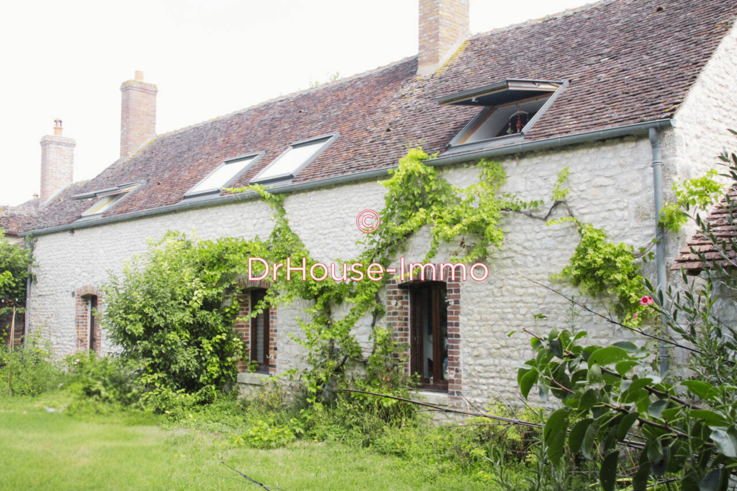 Maison 9 pièces de 184 m² - Treilles-en-Gâtinais (45490)