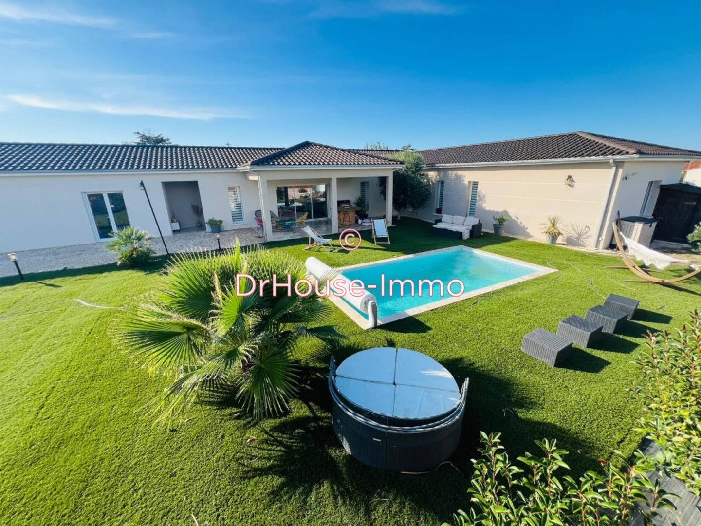 Maison 7 pièces de 184 m² - Saint-Laurent-des-Vignes (24100)