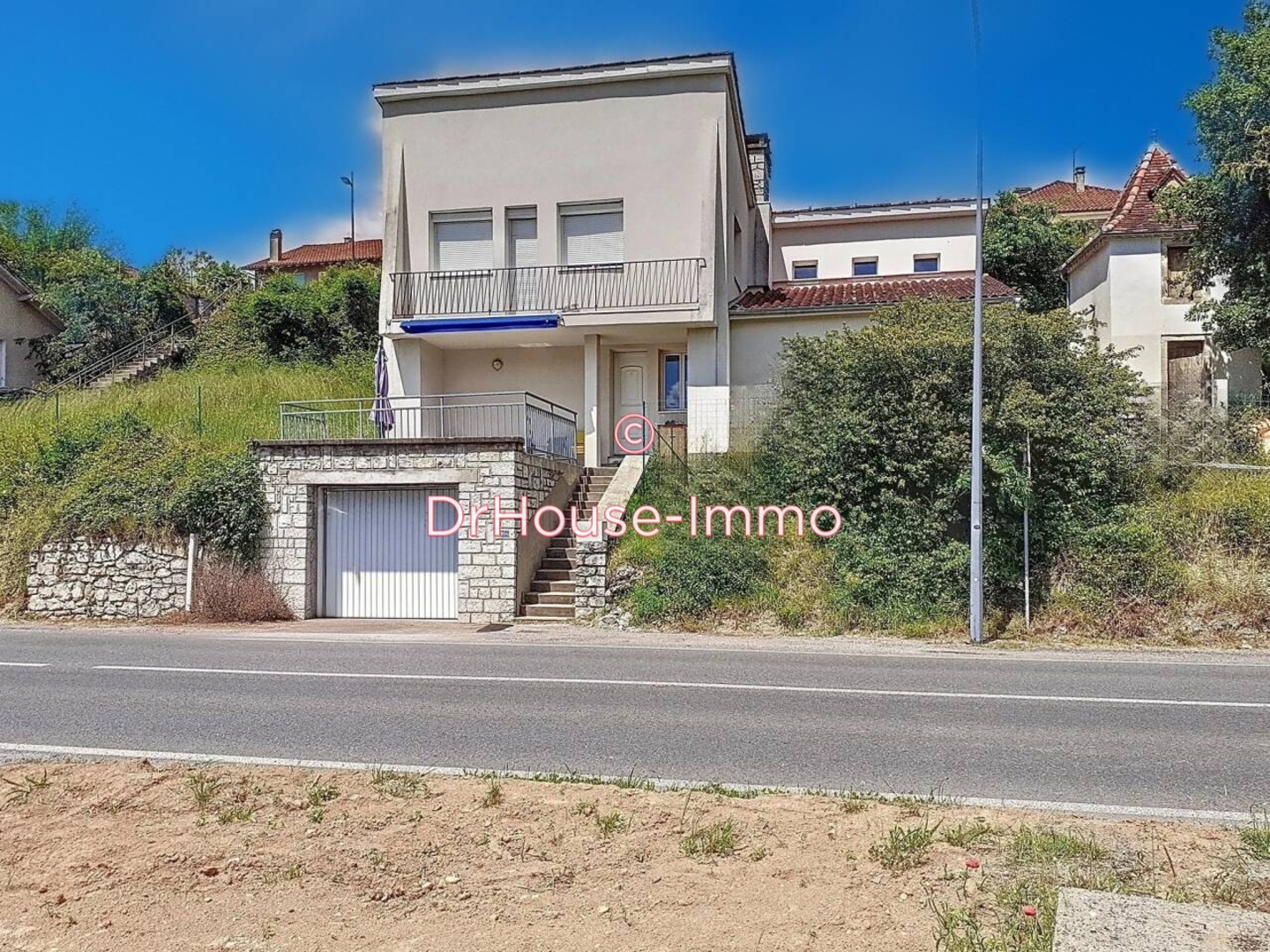 Maison 5 pièces de 200 m² - Saint-Céré (46400)
