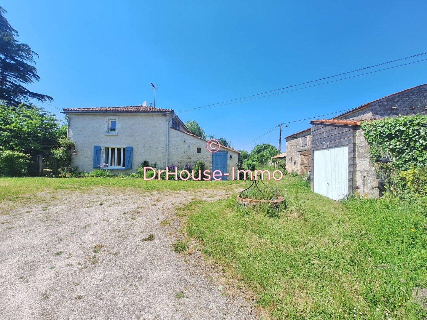 Maison 7 pièces de 201 m² - Velluire (85770)