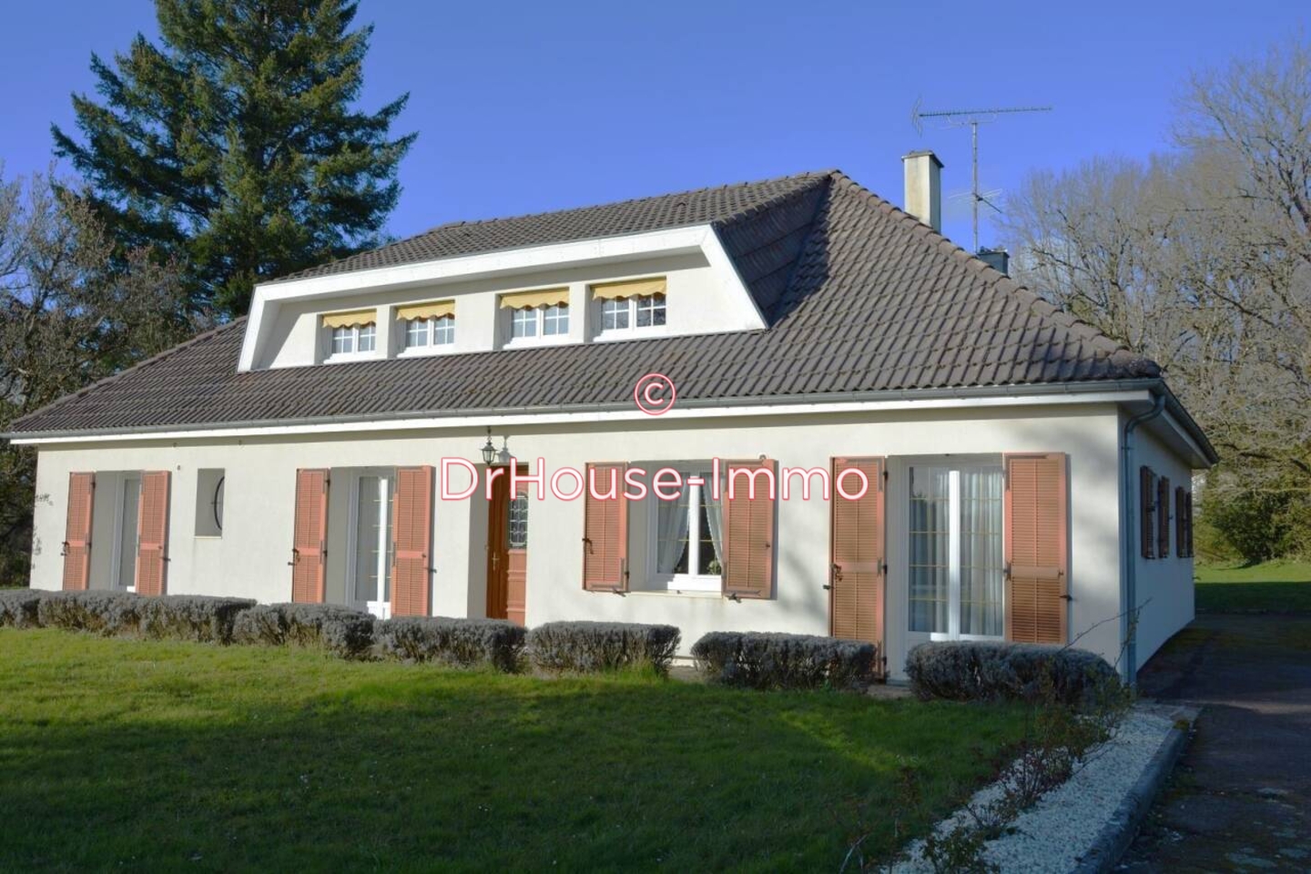 Maison 7 pièces de 165 m² - Saint-Mathieu (87440)