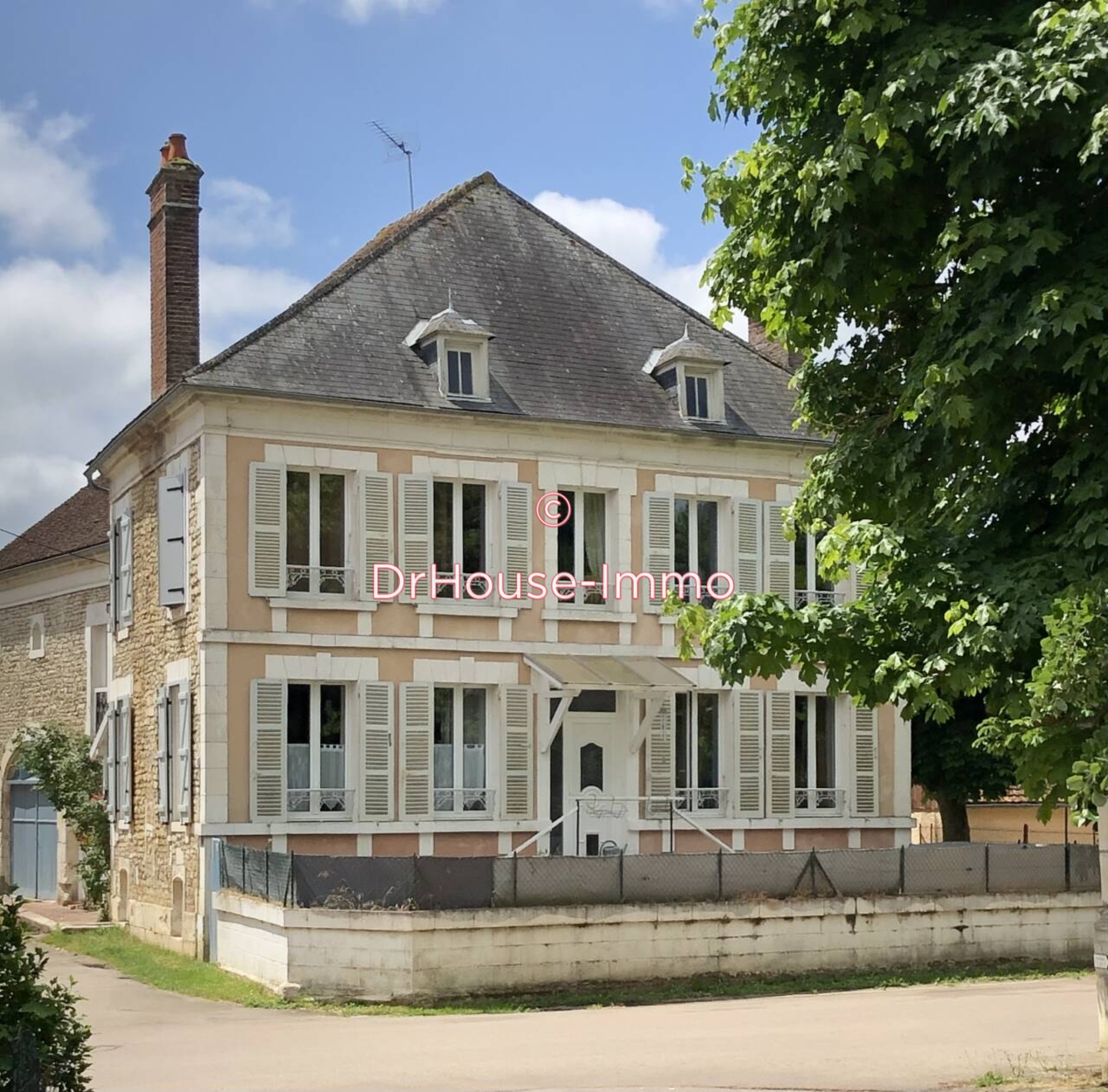 Maison 8 pièces de 190 m² - Thury (89520)