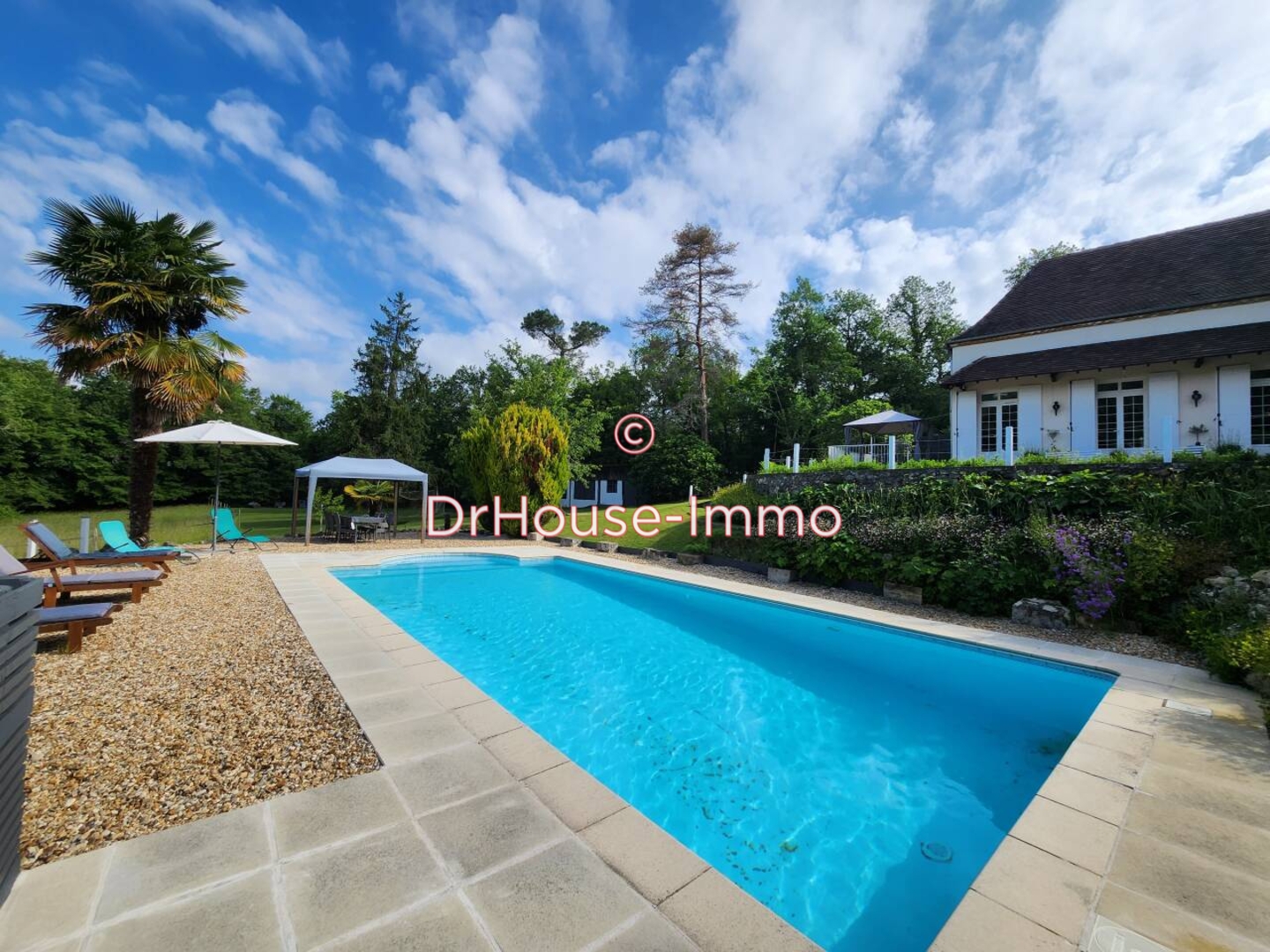 Maison 9 pièces de 210 m² - Creysse (24100)