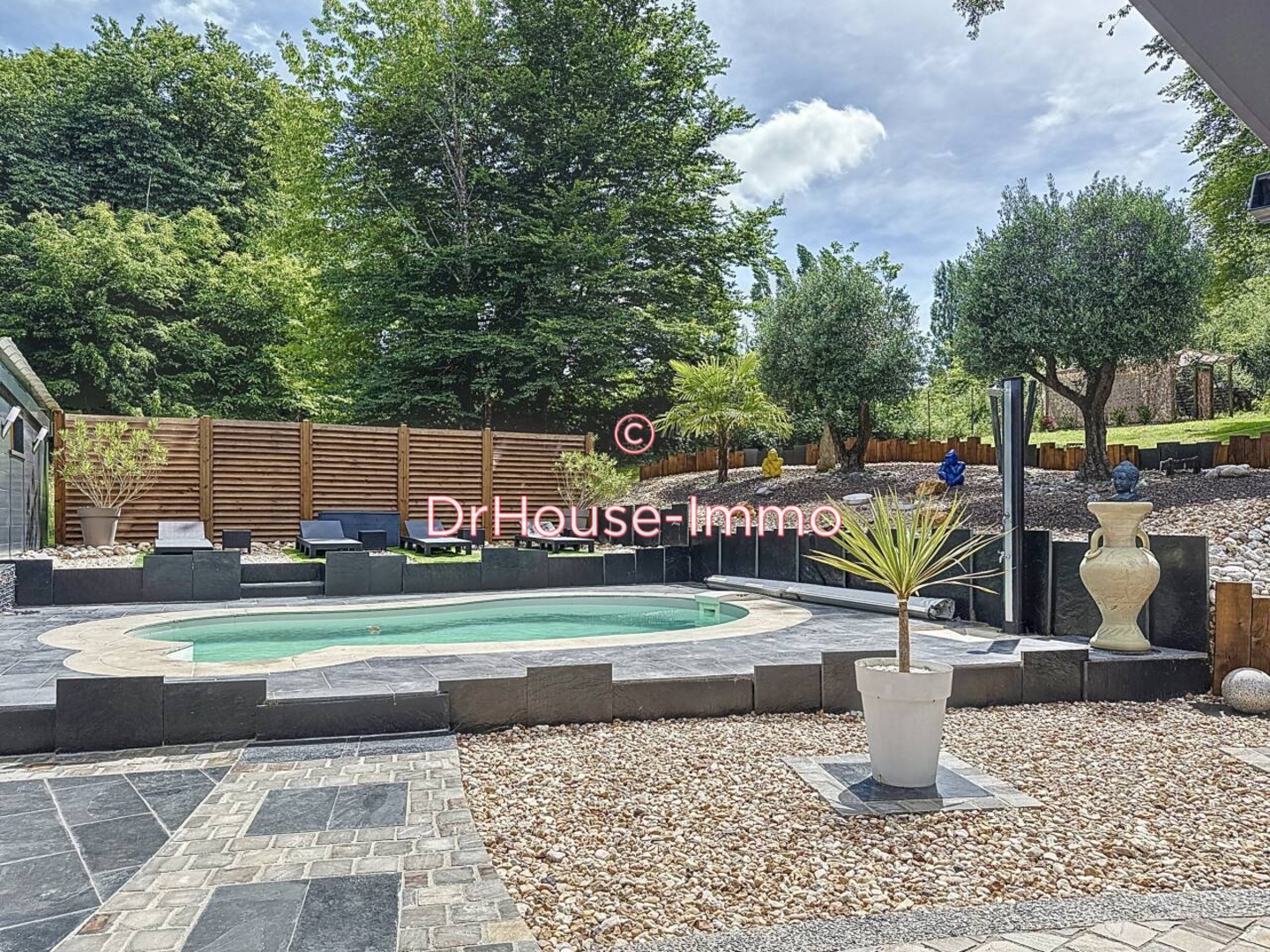 Maison 6 pièces de 160 m² - Notre-Dame-de-Sanilhac (24660)