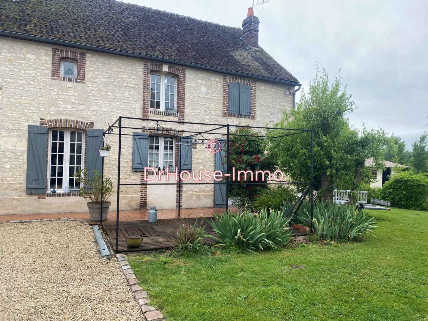 Maison 9 pièces de 225 m² - Valravillon (89110)