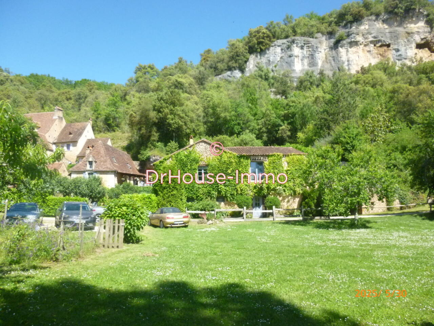 Maison 11 pièces de 244 m² - Eyzies-de-Tayac-Sireuil (24620)
