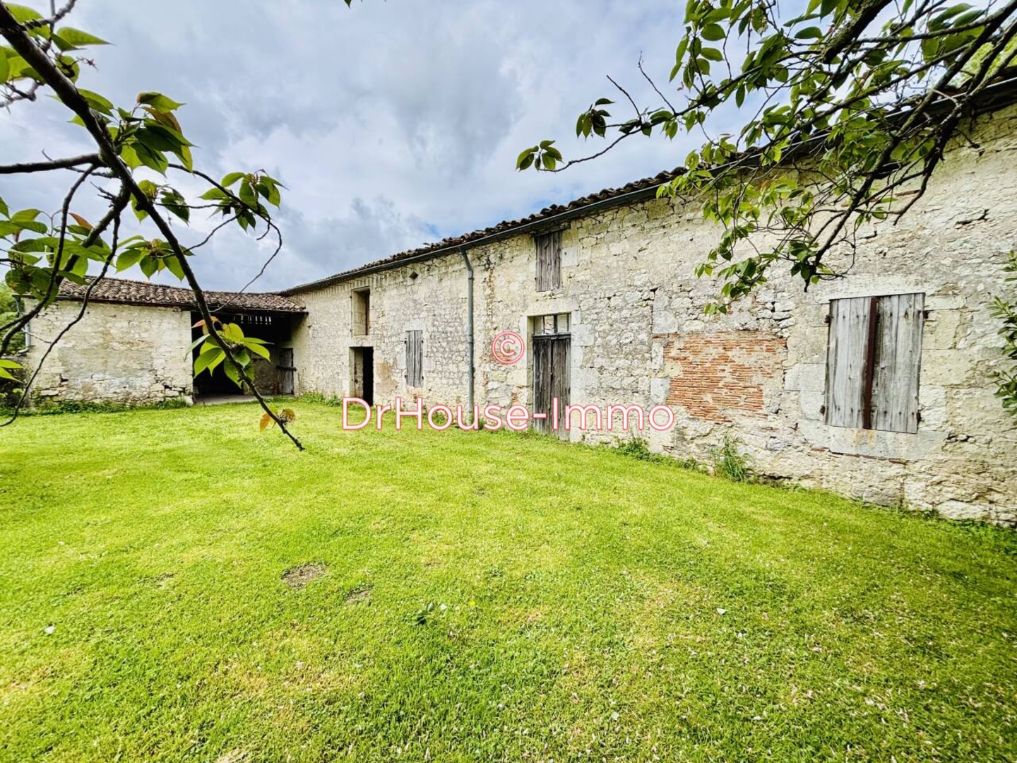 Maison 2 pièces de 265 m² - Pineuilh (33220)