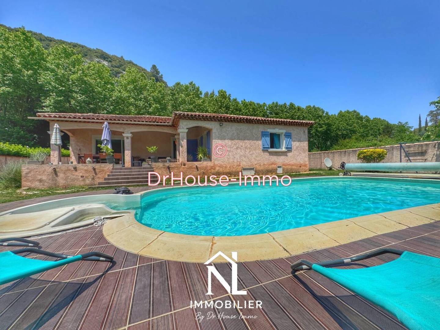 Maison 6 pièces de 179 m² - Méounes-lès-Montrieux (83136)