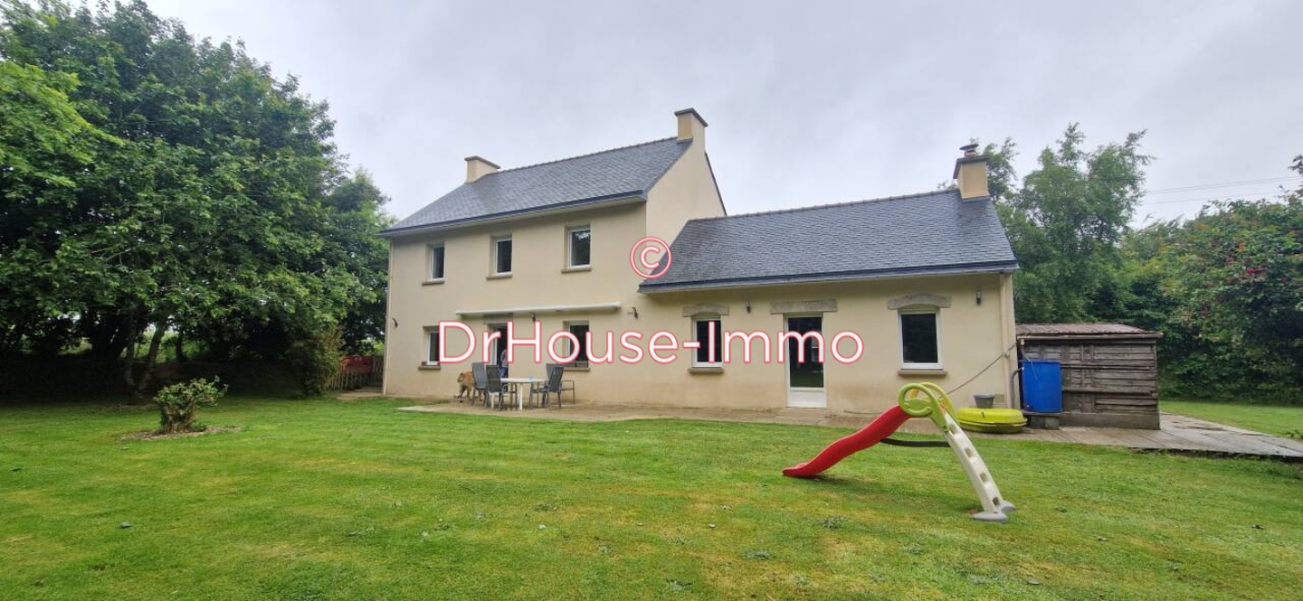 Maison 7 pièces de 160 m² - Plougar (29440)