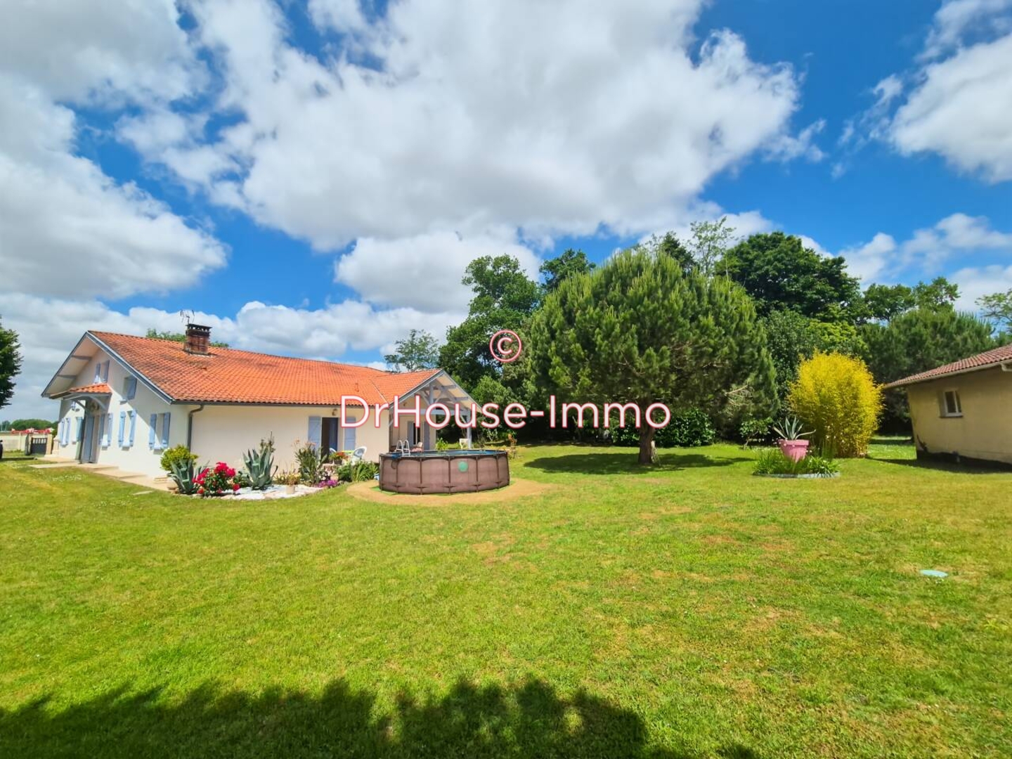 Maison 7 pièces de 225 m² - Seyresse (40180)