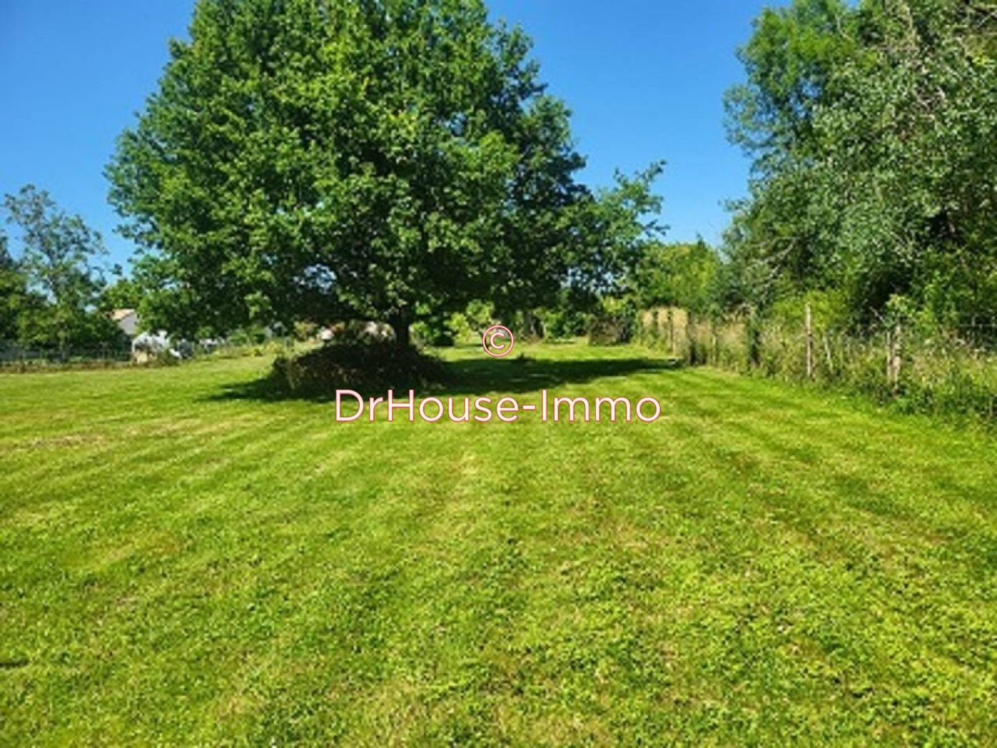 Terrain de 2 250 m² - Saint-Ciers-d'Abzac (33910)