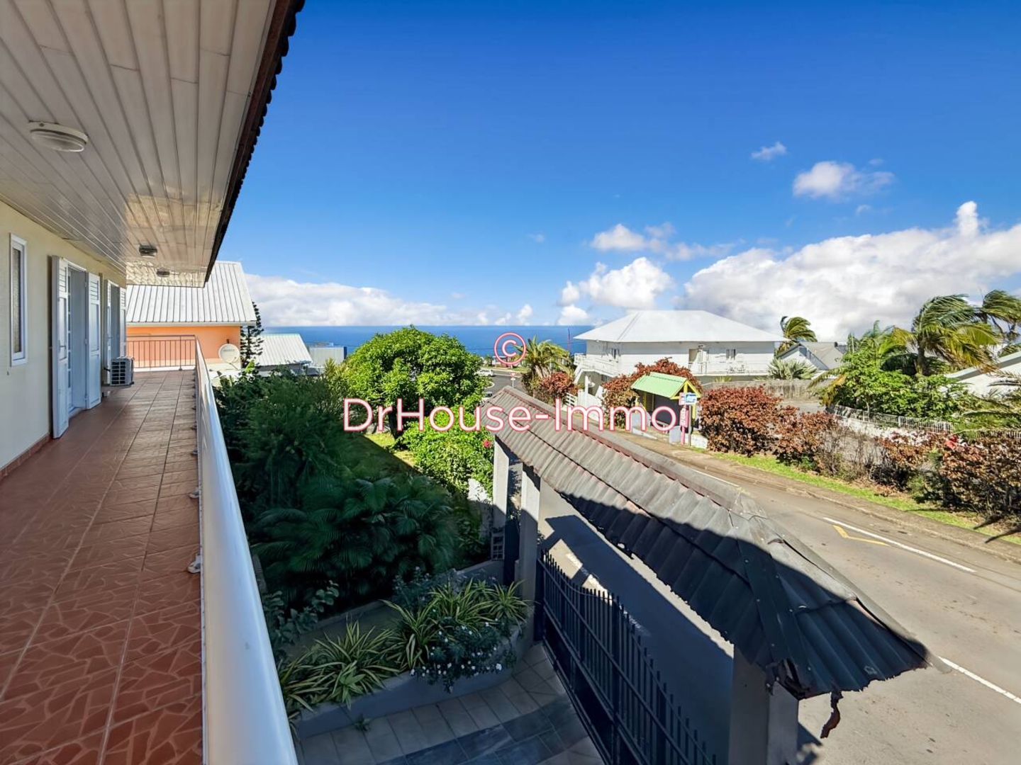 Maison 9 pièces de 217 m² - Petite-Île (97429)