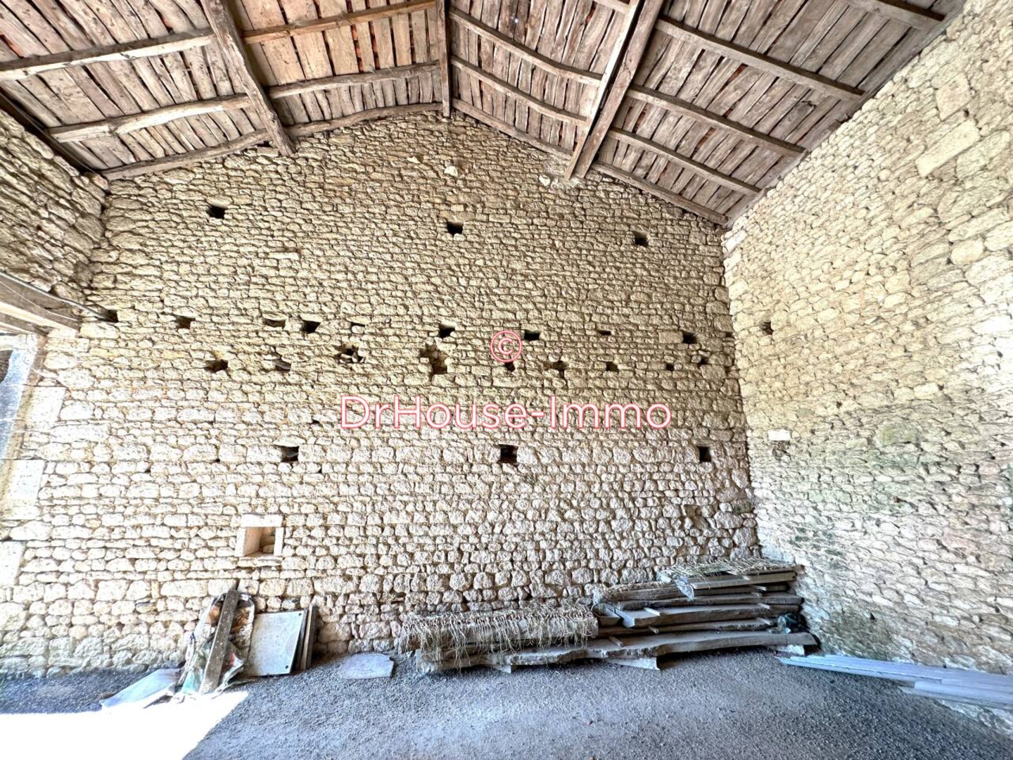 Maison 1 pièce de 110 m² - Vindelle (16430)