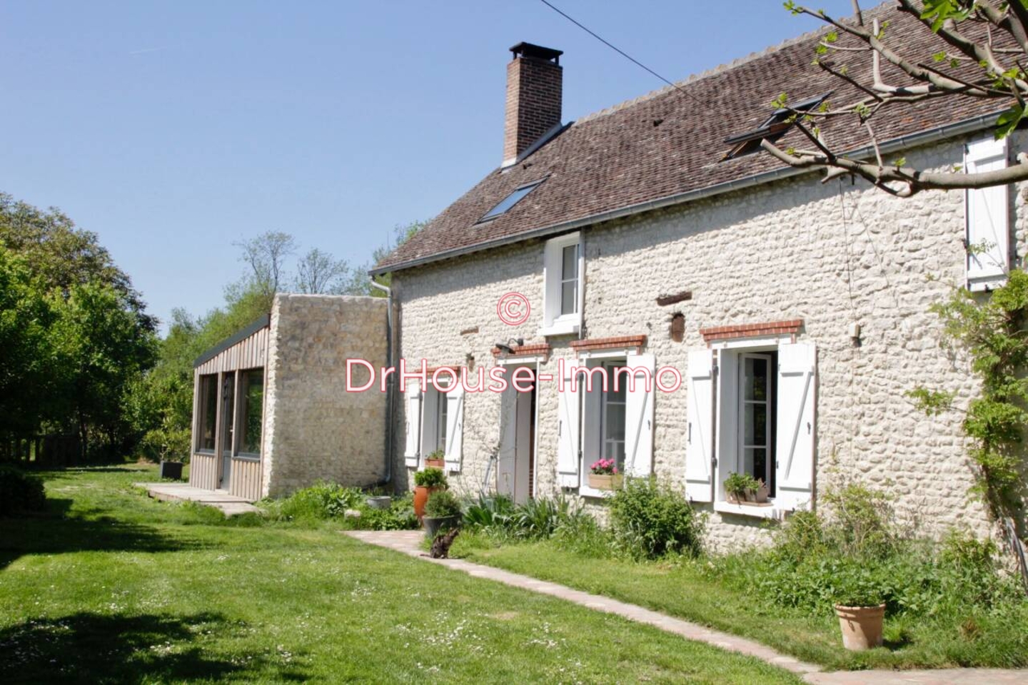 Maison 9 pièces de 225 m² - Sceaux-du-Gâtinais (45490)