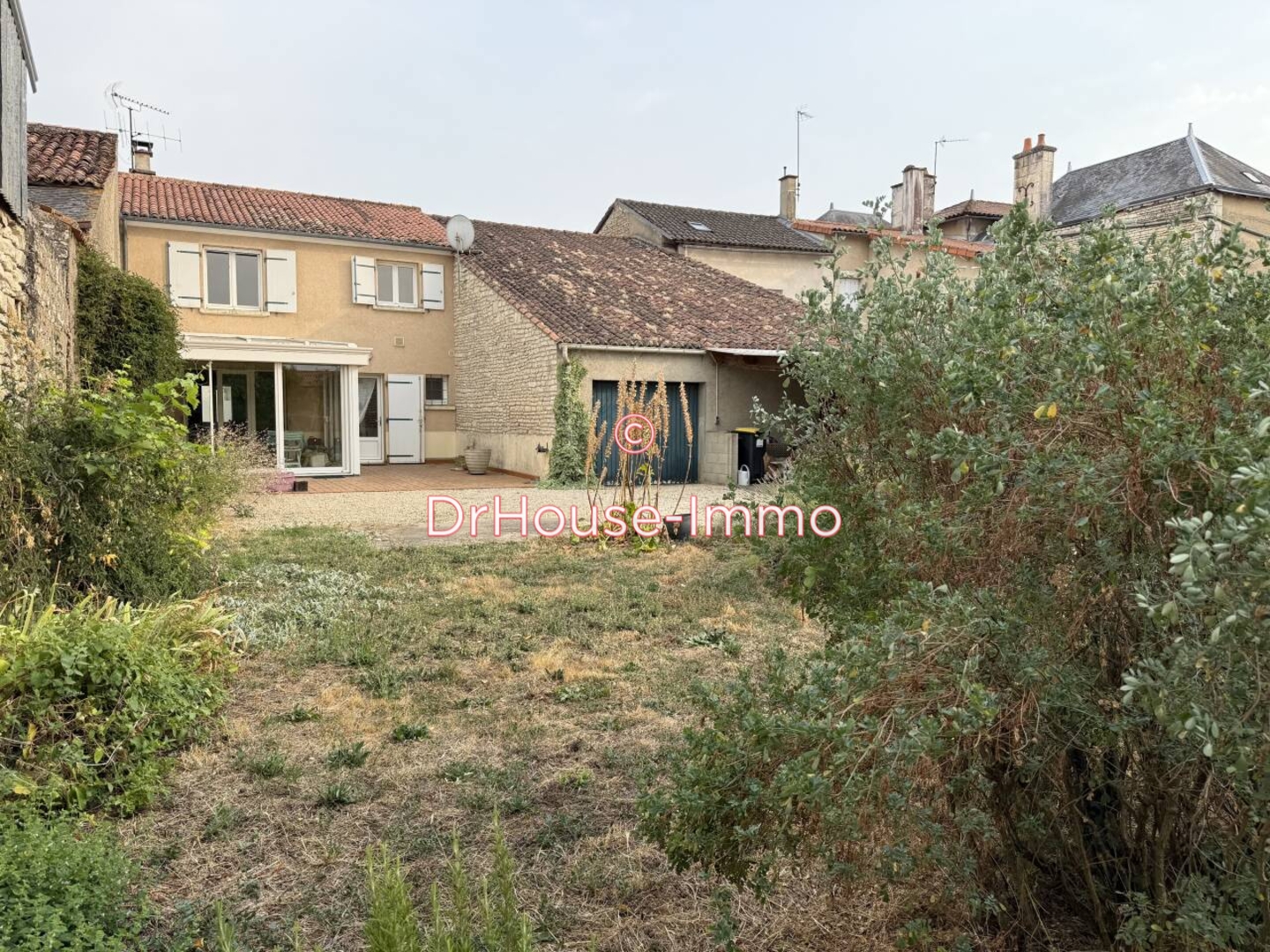 Maison 5 pièces de 115 m² - Neuville-de-Poitou (86170)