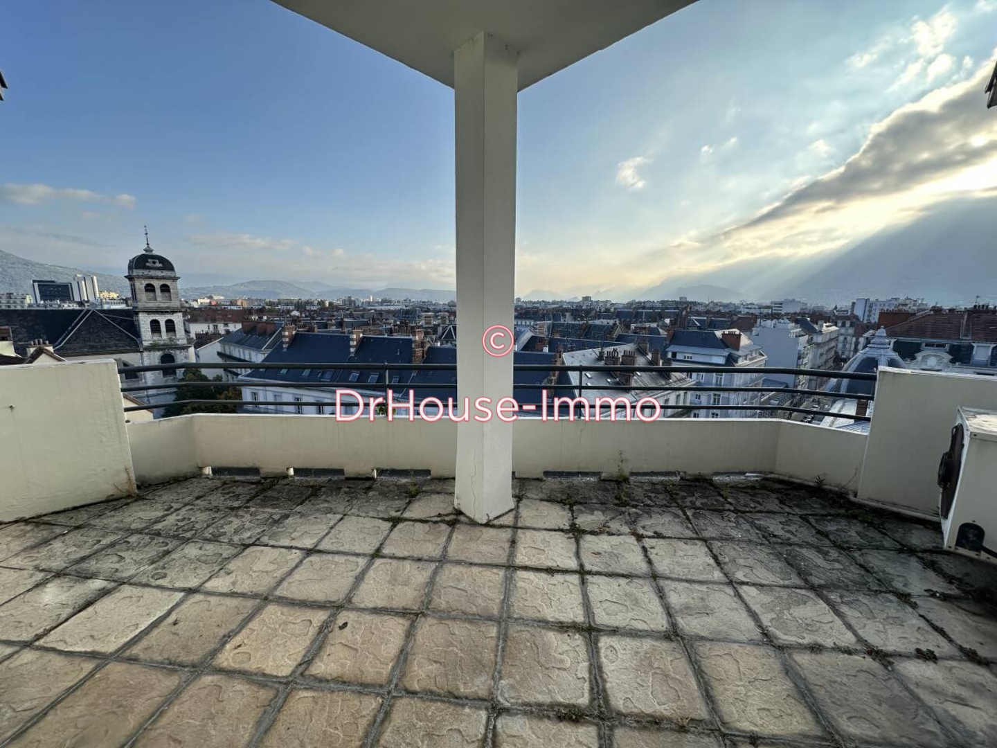 Appartement 3 pièces de 77 m² - Grenoble (38000)