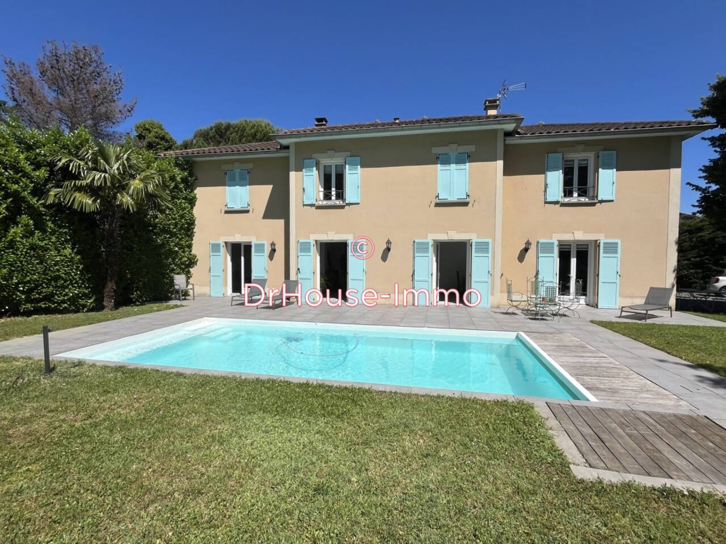 Maison 7 pièces de 210 m² - Saint-Cyr-au-Mont-d'Or (69450)