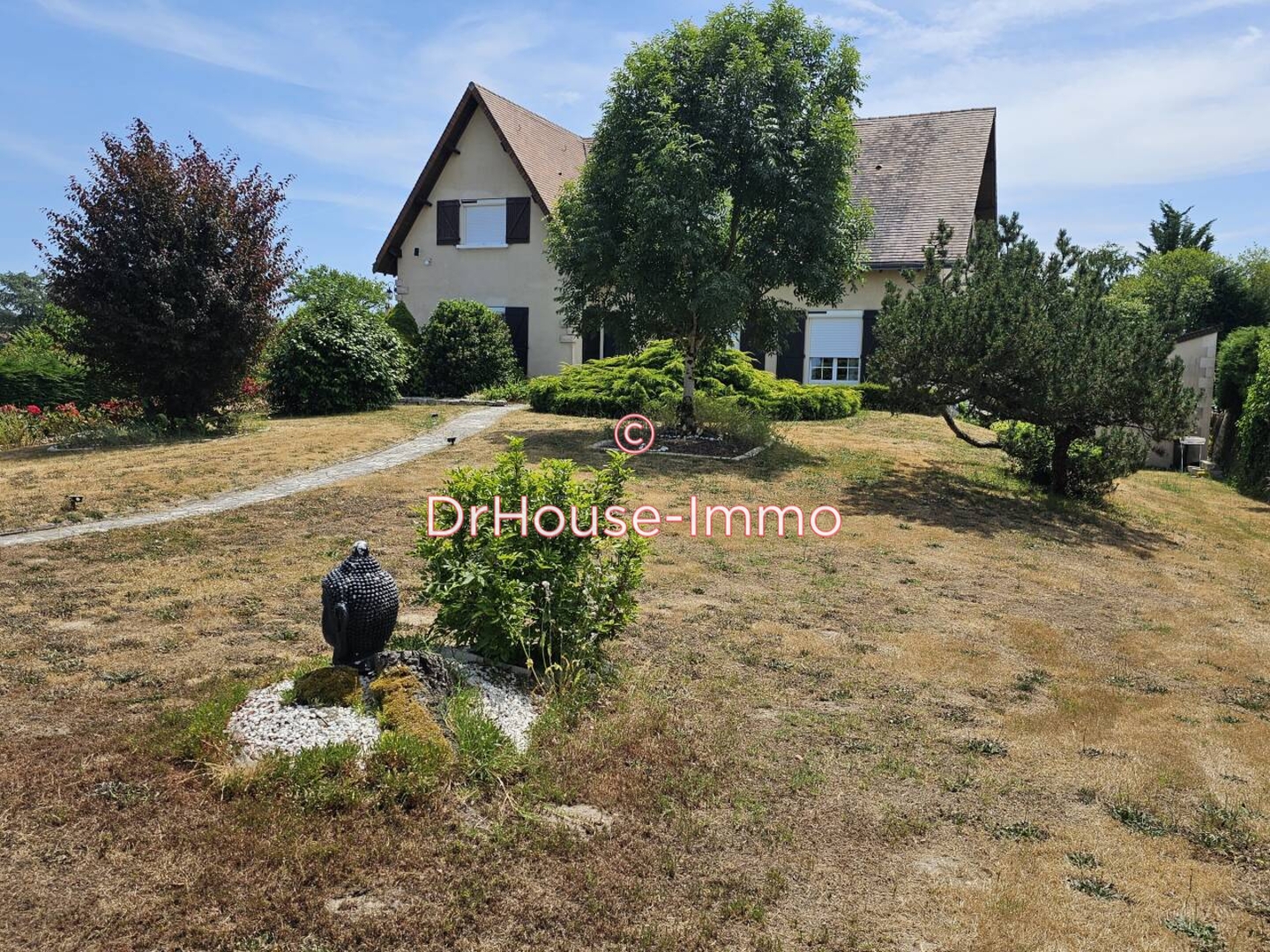 Maison 9 pièces de 230 m² - Montmorillon (86500)