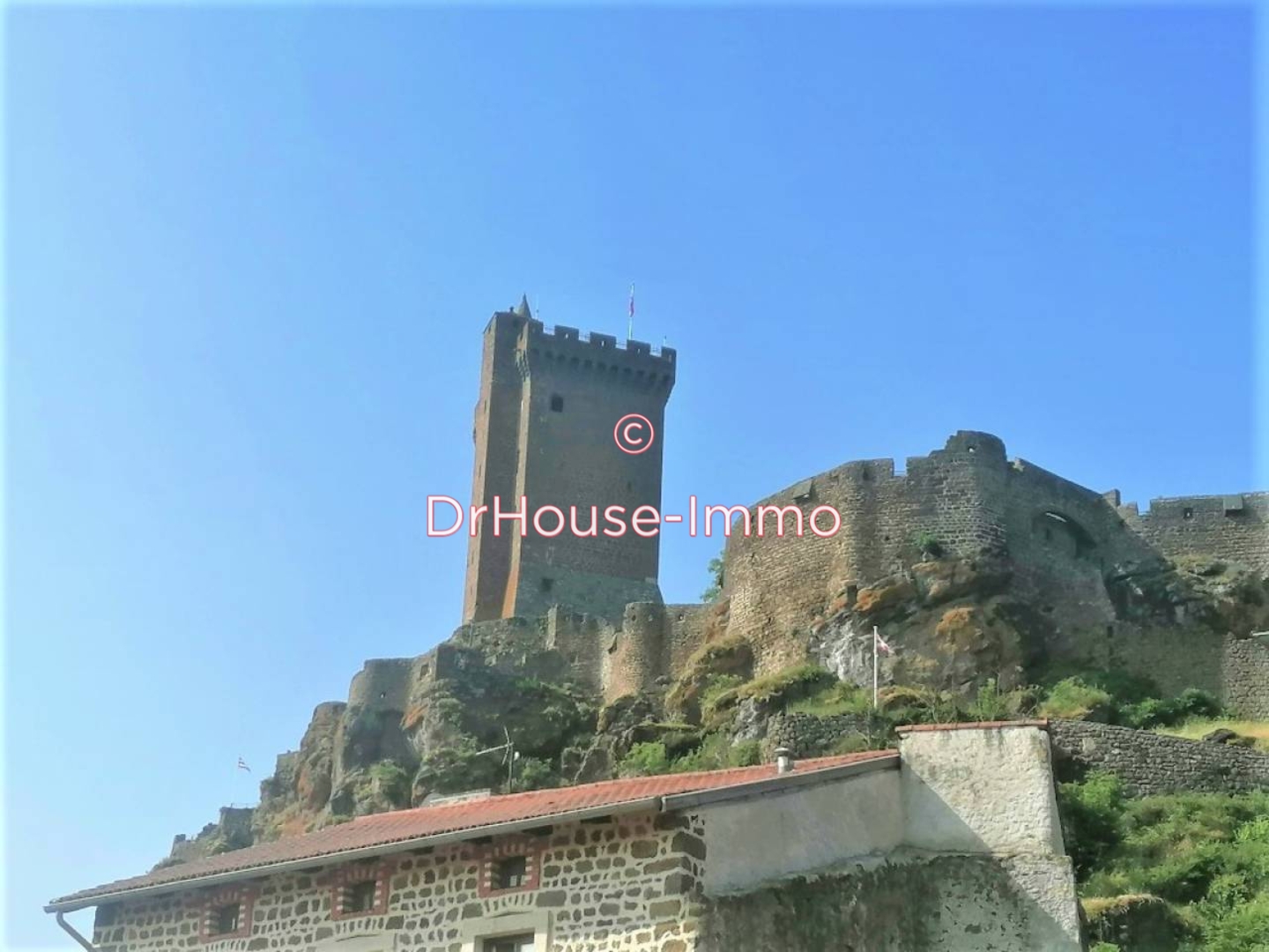 Maison 6 pièces de 198 m² - Polignac (43000)