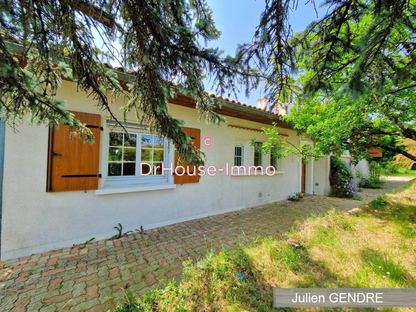 Maison 7 pièces de 165 m² - Chef-Boutonne (79110)