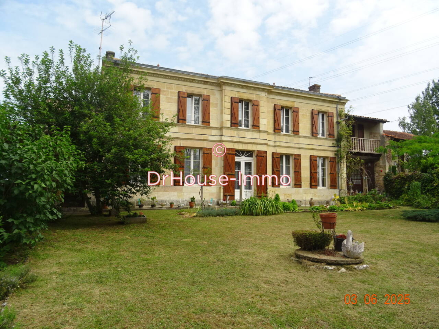 Maison 8 pièces de 210 m² - Pugnac (33710)