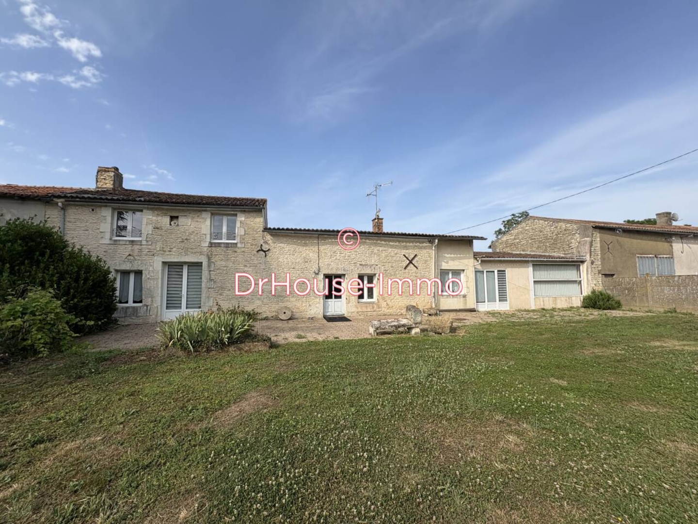 Maison 3 pièces de 167 m² - Amberre (86110)