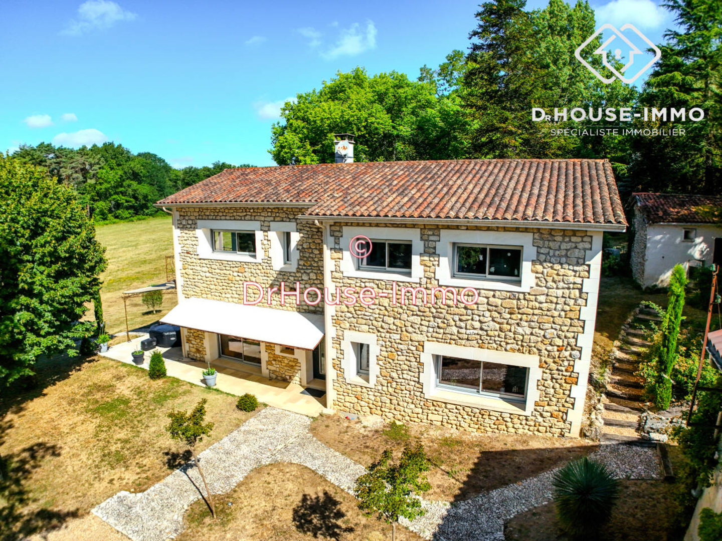 Maison 6 pièces de 182 m² - Brantôme (24310)