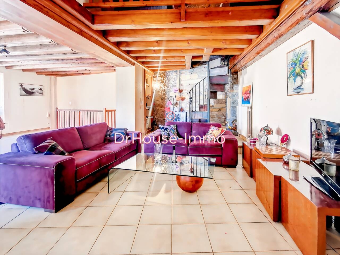 Maison 7 pièces de 197 m² - Sain-Bel (69210)