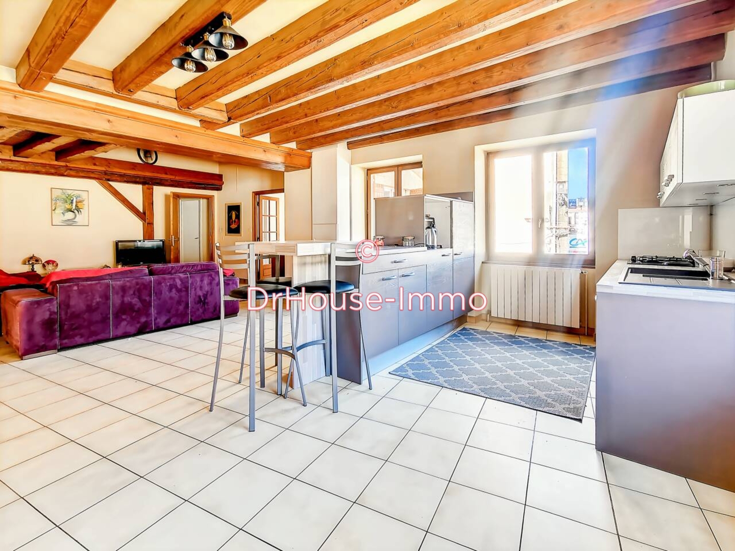 Maison 7 pièces de 197 m² - Sain-Bel (69210)