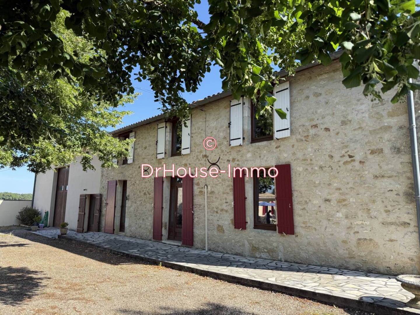 Maison 7 pièces de 224 m² - Massugas (33790)