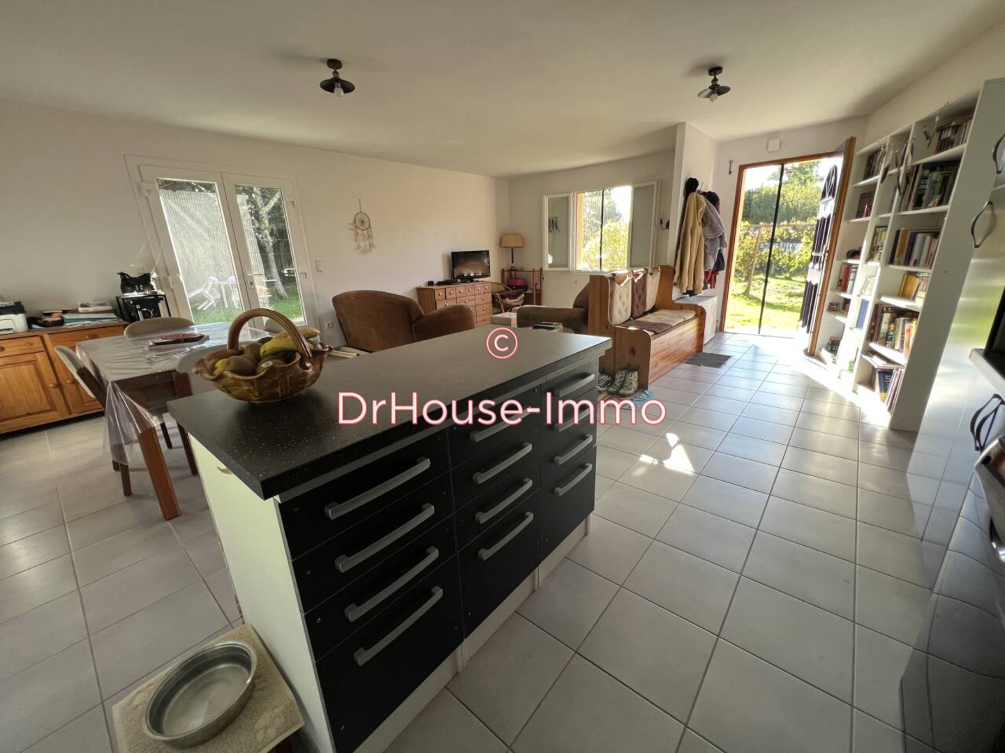 Maison 5 pièces de 97 m² - Sainte-Sévère (16200)