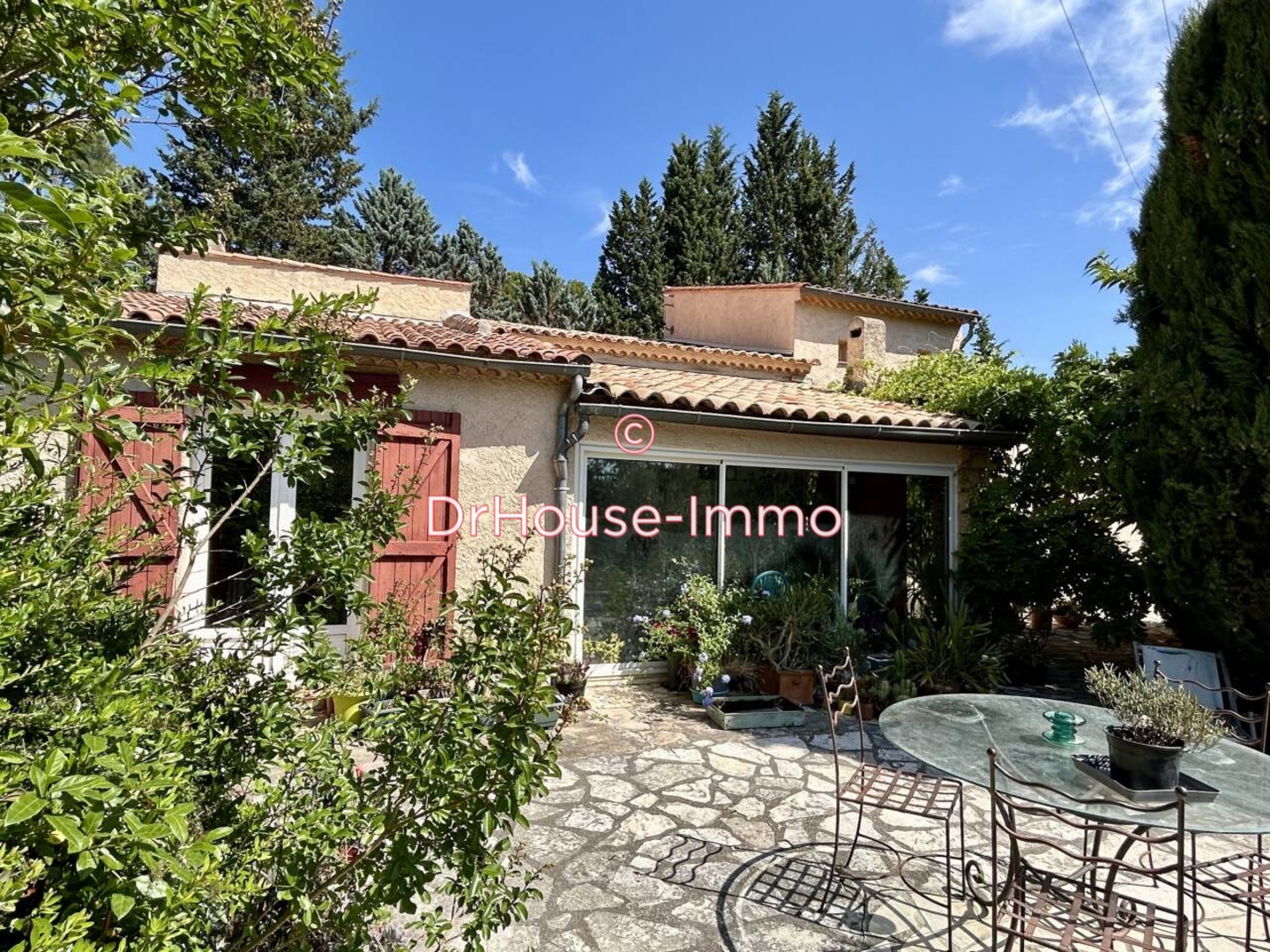 Maison 7 pièces de 196 m² - Lorgues (83510)