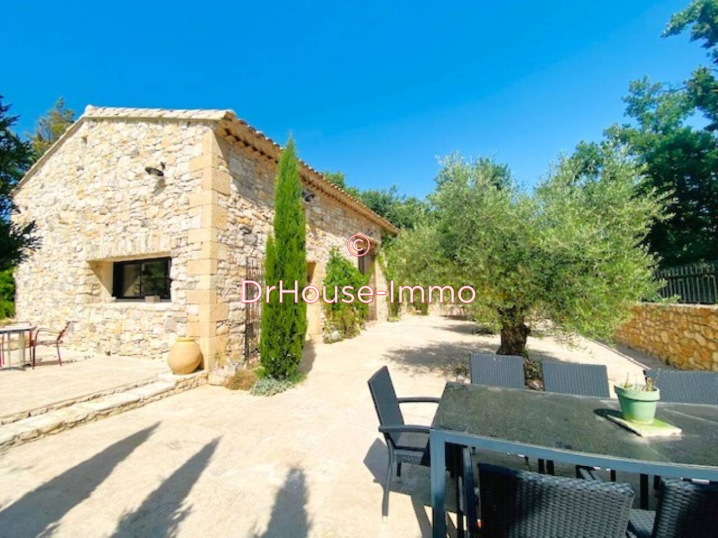 Maison 4 pièces de 130 m² - Uzès (30700)