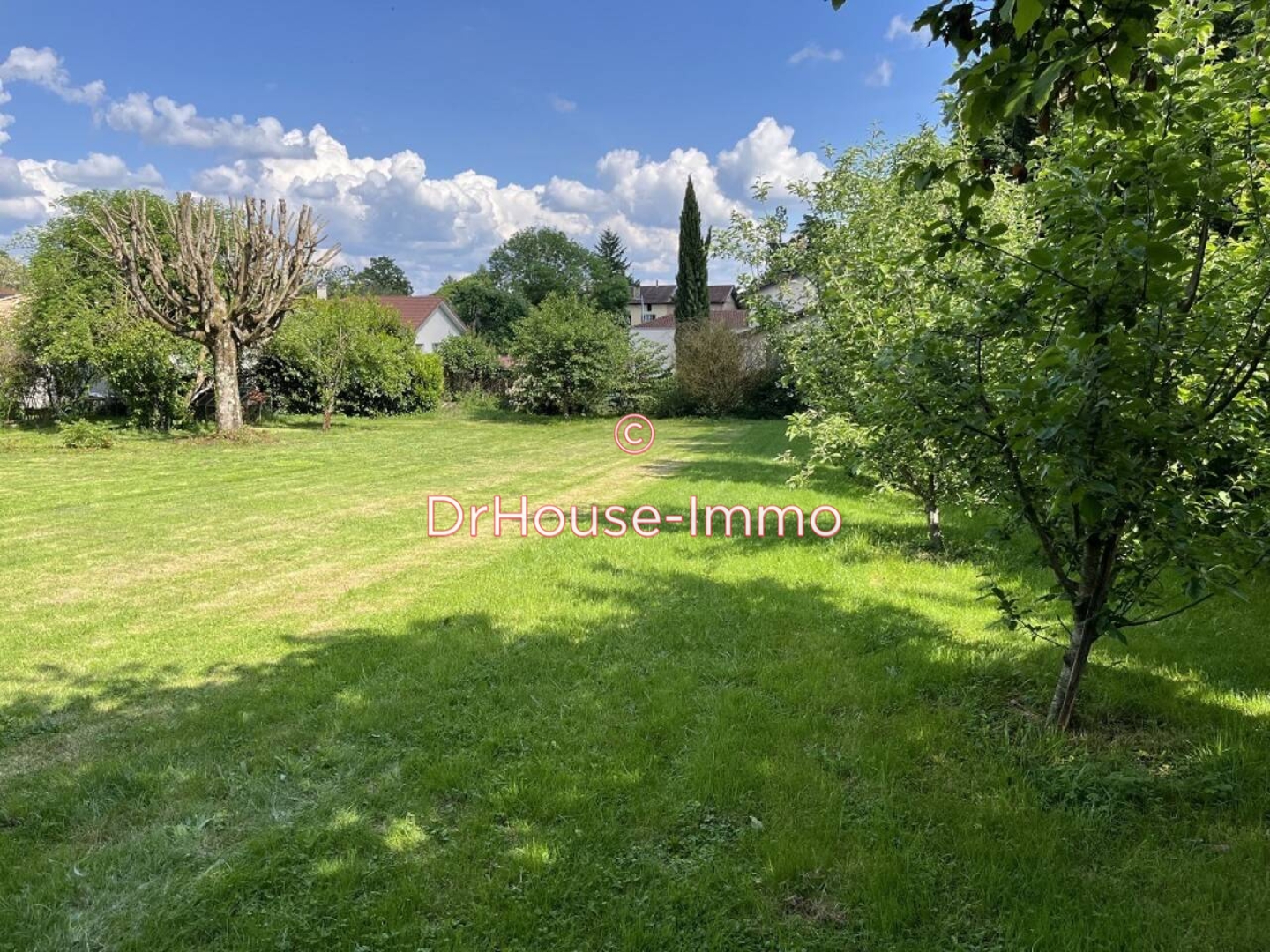 Terrain de 746 m² - Meximieux (01800)