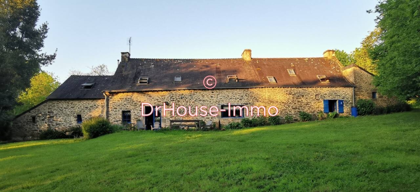 Maison 11 pièces de 206 m² - Saint-Jean-la-Poterie (56350)