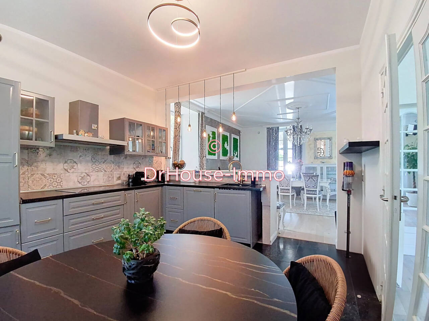 Maison 7 pièces de 199 m² - Saint-Hilaire-du-Harcouët (50600)