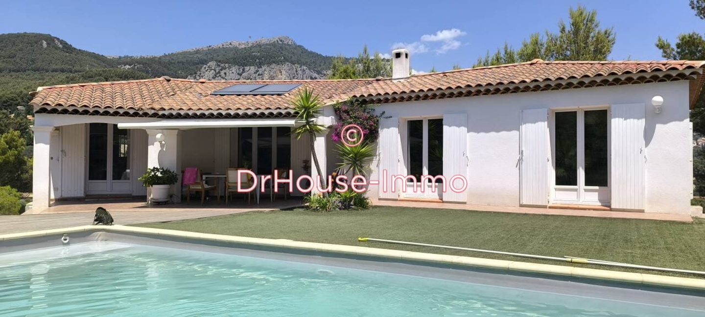 Maison 4 pièces de 115 m² - Le Revest-les-Eaux (83200)