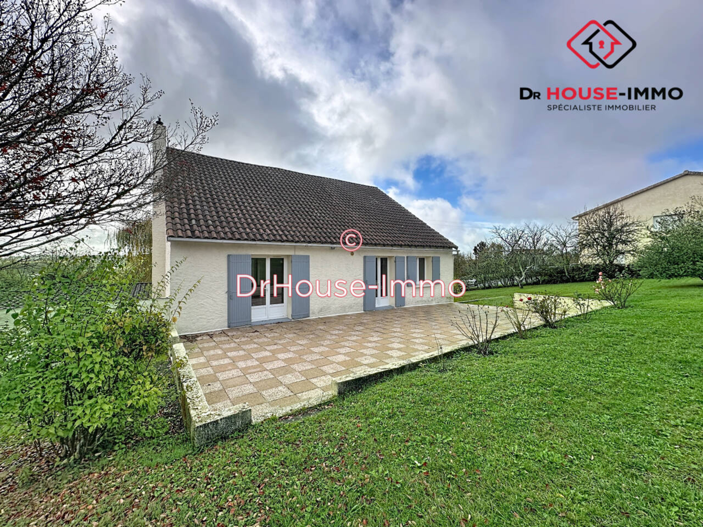 Maison 6 pièces de 211 m² - Atur (24750)