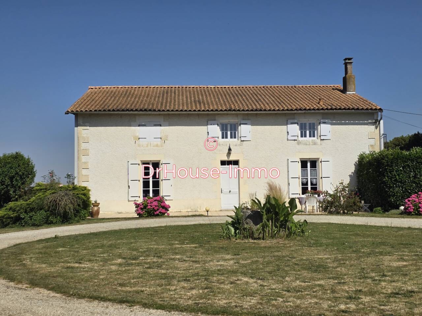 Maison 6 pièces de 272 m² - Cherveux (79410)