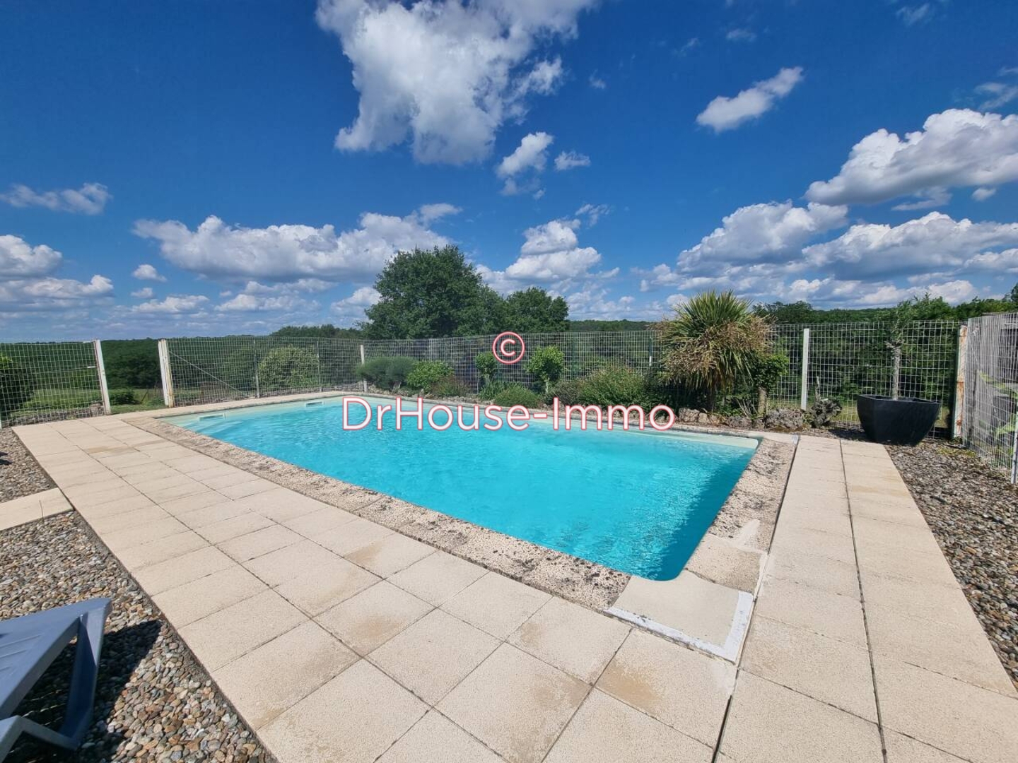 Maison 6 pièces de 191 m² - Pontours (24150)