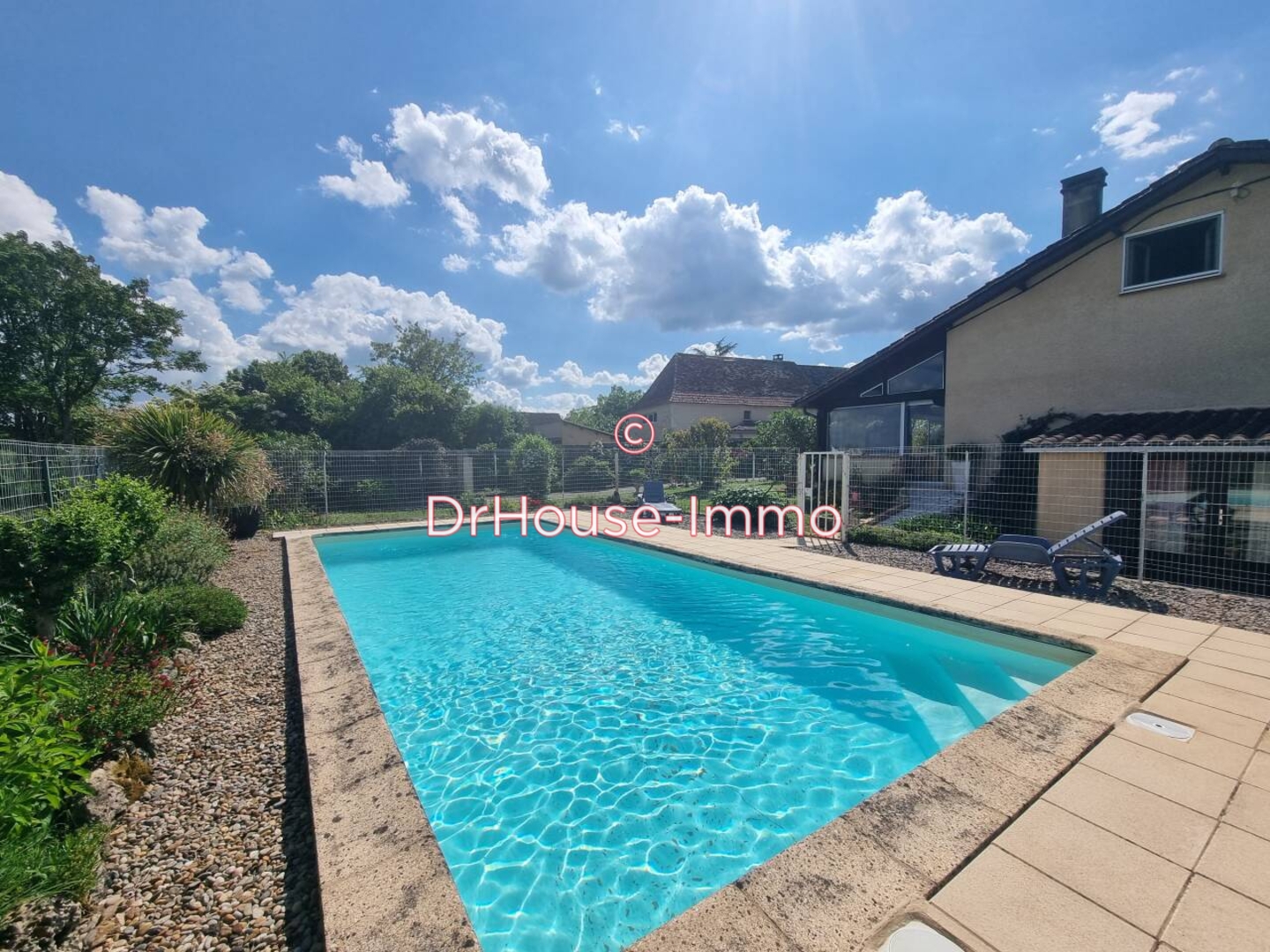 Maison 6 pièces de 191 m² - Pontours (24150)