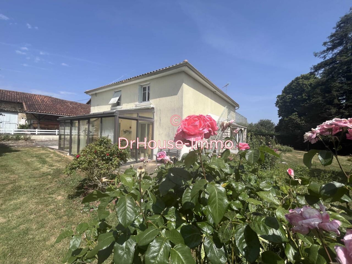 Maison 6 pièces de 152 m² - Saint-Claud (16450)
